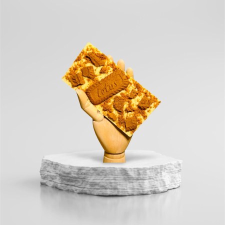 White Chocolate topped with Speculoos Pieces